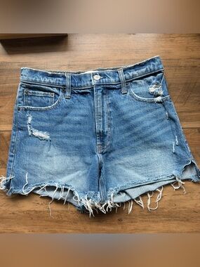 Abercrombie & Fitch “The 4” Mom Short” high rise